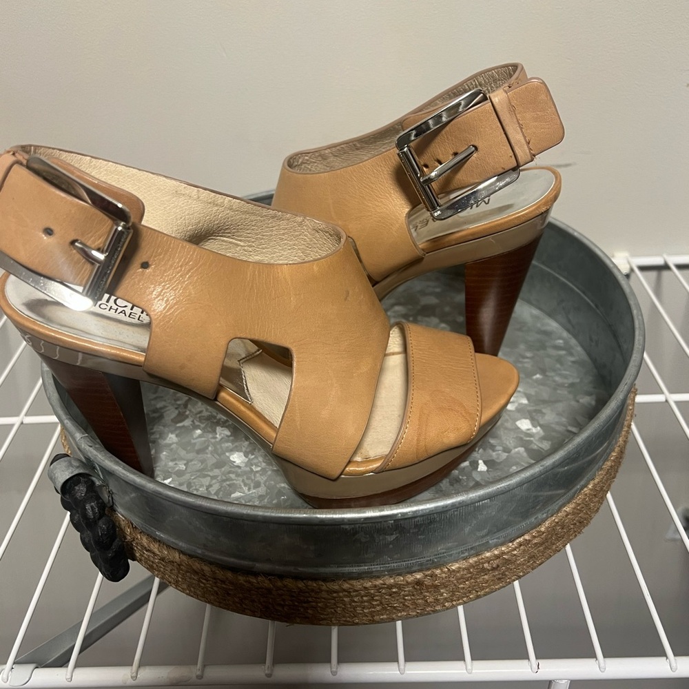 Michael Kors Women’s Tan Leather Platform Heels Size 7